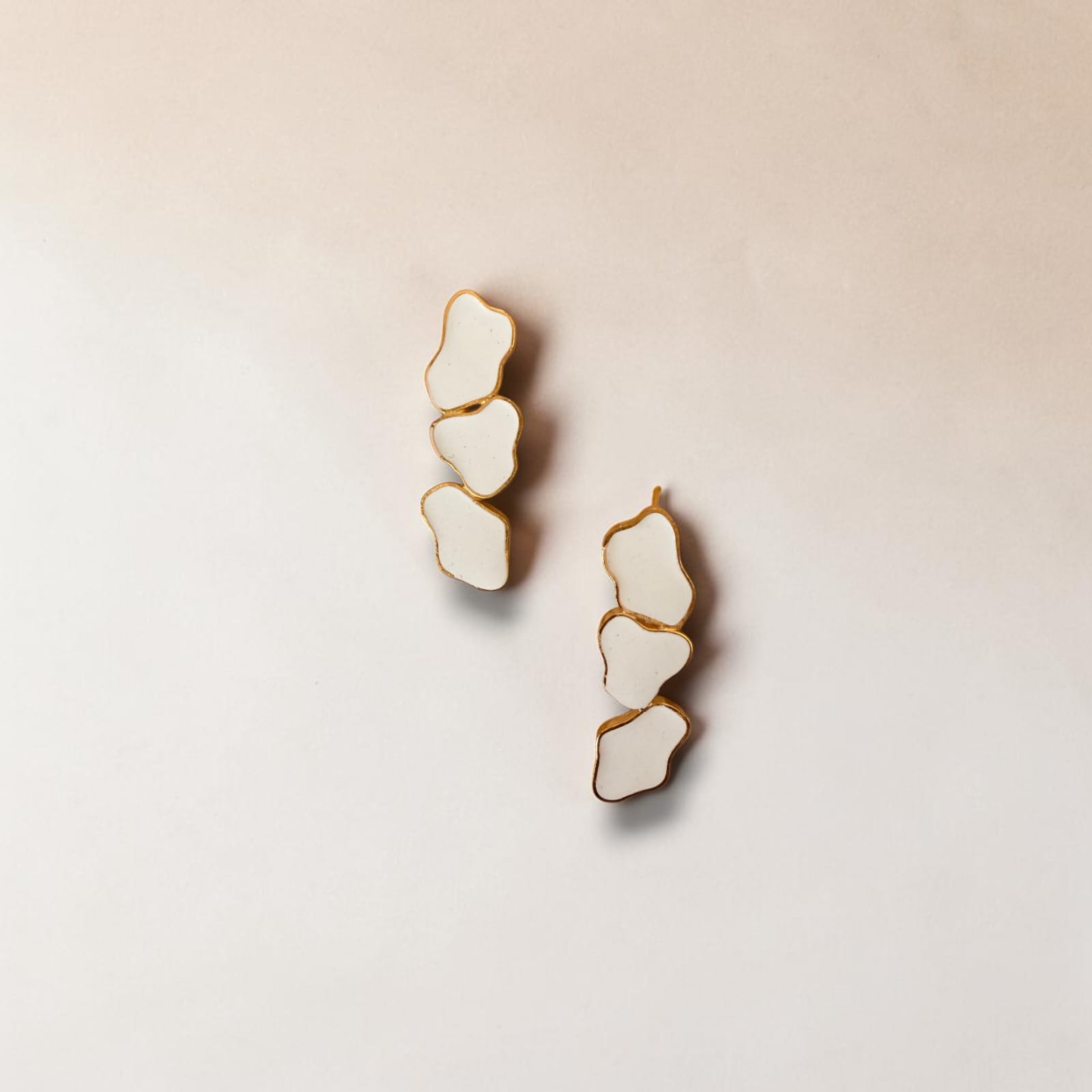 Ivory Bloom Earrings big - Image 2